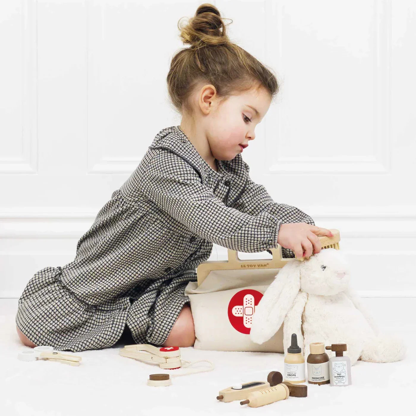 Wooden Animal Vet Set - 10 Pieces